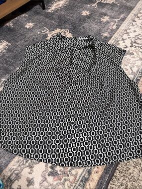 H&M Black & White Chain-Link Print Blouse